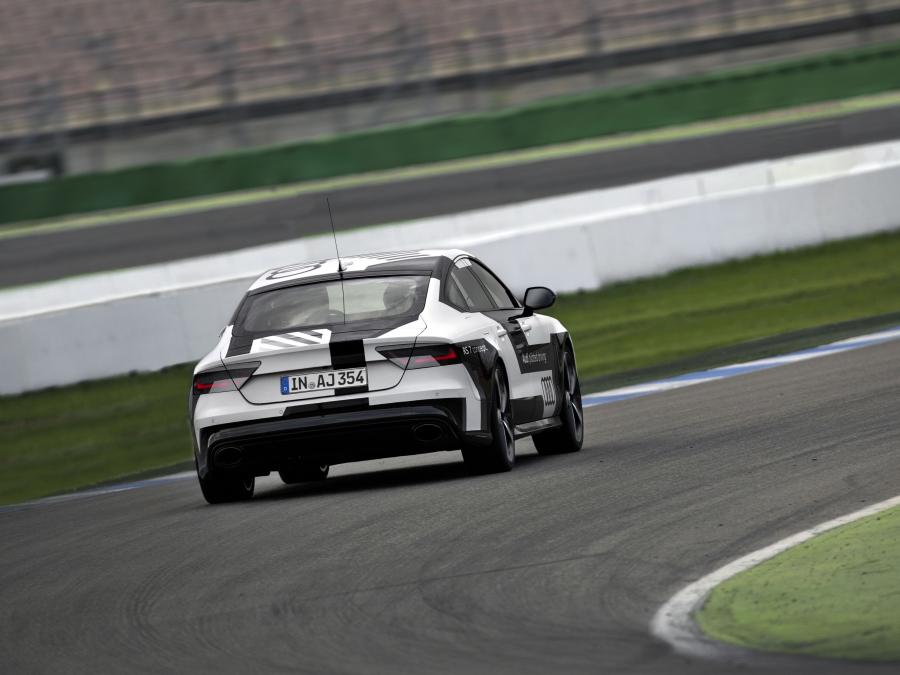  Audi RS7 Sportback Piloted Driving Concept 2014 года  (фото 11 из 22)